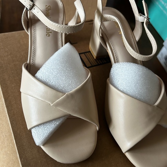 Sandals - Picture 1 of 3